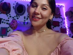 Hunny_Bunny - female with brown hair webcam at ImLive