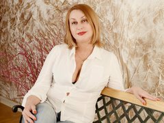 IlariaCeto - female with brown hair and  big tits webcam at ImLive