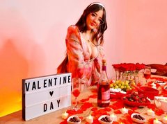 ImSophiaa222 - female with brown hair webcam at ImLive