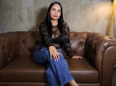 Im_Andy - female with brown hair webcam at ImLive