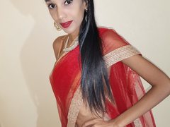 Indianmammi - female with black hair webcam at ImLive