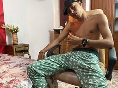 IndigoHoot - male webcam at ImLive