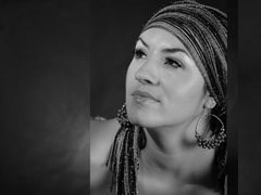 InoccentWet - female with black hair webcam at ImLive