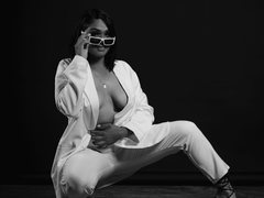 IntiAmor - female with brown hair and  big tits webcam at xLoveCam