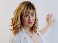 IrenWatson - female with red hair webcam at LiveJasmin