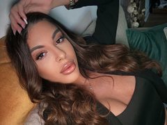 IssabellRay - female with brown hair and  big tits webcam at ImLive