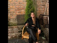 IssabellaGomez - female with brown hair webcam at LiveJasmin