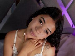 IvyRoses - female with brown hair webcam at LiveJasmin