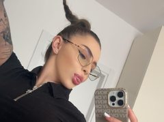 IvySins - female with brown hair and  big tits webcam at ImLive