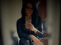 LourdesIch - female with black hair and  big tits webcam at ImLive