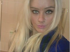 JAKKILOUISEID - blond female with  small tits webcam at ImLive