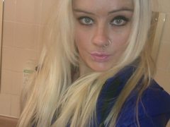 JAKKILOUISEID - blond female with  small tits webcam at ImLive