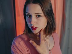 JanetKinsley - female with brown hair webcam at LiveJasmin