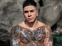 james_trece - male webcam at ImLive