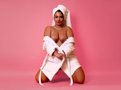 JenifferGrey - female with brown hair webcam at ImLive