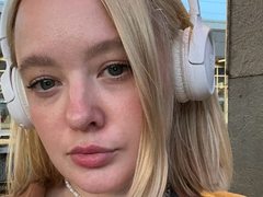Jennymooon - female webcam at ImLive