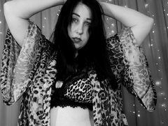 JillSilvies - female with red hair and  big tits webcam at xLoveCam