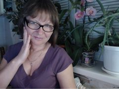 johnny1256378 - female with brown hair webcam at ImLive