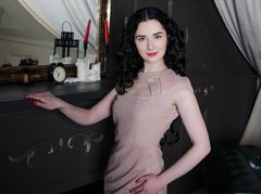 JudyLaVida - female with brown hair and  small tits webcam at ImLive