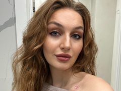 Juicy_Ginger from ImLive