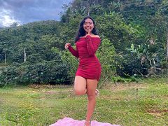 Julia_Bennett - female with black hair and  big tits webcam at ImLive