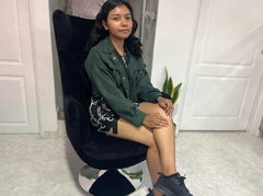 Julia_Bennett - female with black hair and  big tits webcam at ImLive