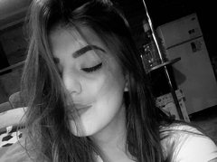 Julietta - female with brown hair webcam at ImLive