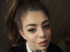 Julietta - female with brown hair webcam at ImLive