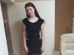 Julietta - female with brown hair webcam at ImLive