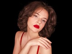 JunneWers - female with brown hair and  small tits webcam at ImLive