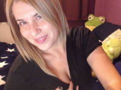 JustKarina - blond female with  big tits webcam at ImLive