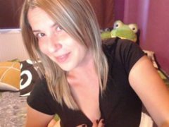 JustKarina - blond female with  big tits webcam at ImLive