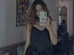 juliesanz - shemale with brown hair webcam at ImLive