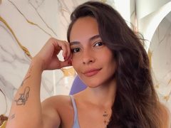 juliettarox03 - female with brown hair webcam at ImLive