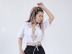 KarinaSweets - female with brown hair and  big tits webcam at LiveJasmin