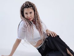 KarinaSweets - female with brown hair and  big tits webcam at LiveJasmin