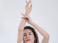 KarinaSweets - female with brown hair and  big tits webcam at LiveJasmin