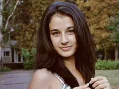 Karinabrunette - female with black hair and  small tits webcam at ImLive