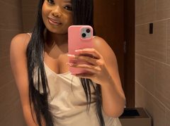 KateBunny - female with black hair and  big tits webcam at ImLive