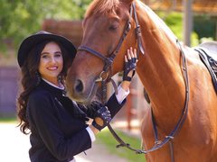 KatherineEvison - female with brown hair and  big tits webcam at LiveJasmin