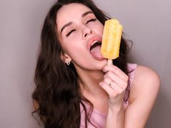 KatyXX - female with brown hair webcam at ImLive