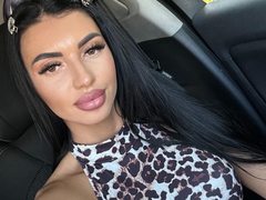 BaileyHays - female with black hair and  big tits webcam at xLoveCam