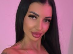 BaileyHays - female with black hair and  big tits webcam at xLoveCam