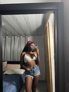 Kenna_Rosse - female with brown hair and  small tits webcam at ImLive