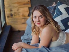 KiraWork - blond female webcam at ImLive