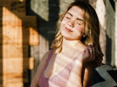 KiraWork - blond female webcam at ImLive