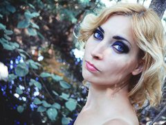 KiskaIricka - female with brown hair webcam at ImLive