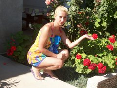 KiskaIricka - female with brown hair webcam at ImLive