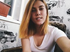 KissDevils - female with brown hair webcam at ImLive