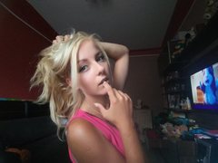 KissNatalie - blond female webcam at ImLive